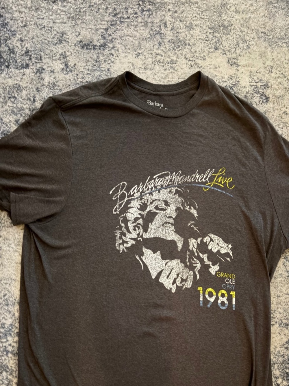 Barbara Mandrell’s T-shirt - Picture 1 of 2